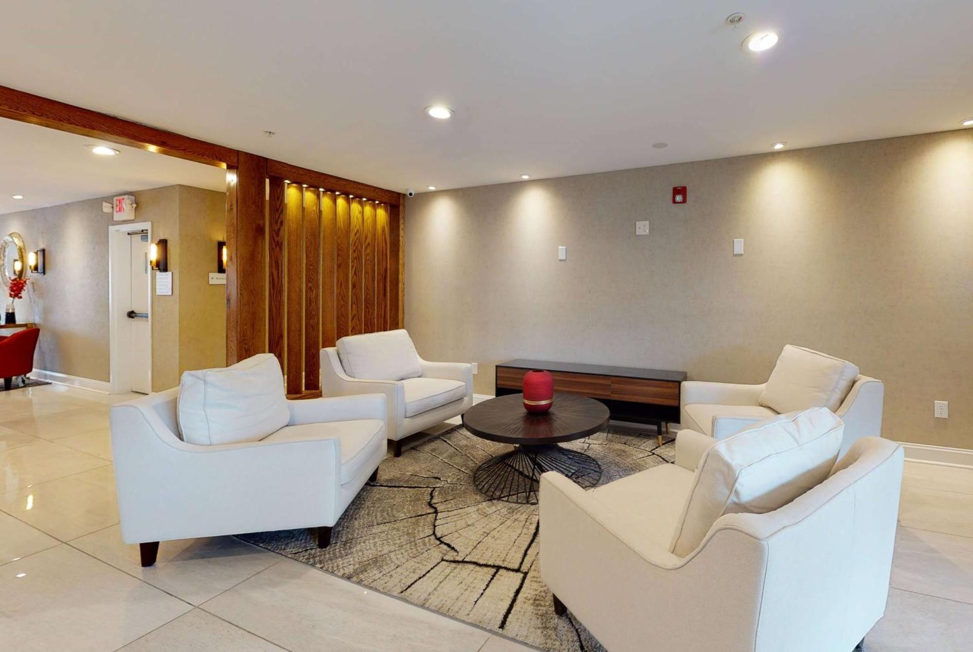 Ramada By Wyndham - Shenandoah Valley Hotel